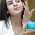 Glenda Loures Instagram – Sabe aqueles dias que você esta procurando uma hidratação super potente e ao mesmo tempo com textura levinha?
A linha @neutrogenabr Hydro Boost é poderosa na hidratação e auxilia nos cuidados com a sua pele com o ativo queridinho, o ácido hialurônico. Além disso, ela deixa a pele maravilhosa para receber a make.
#Publicidade