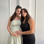 Glenda Loures Instagram - Um dia das mães diferente! Começo a entender um pouco desse amor que a gente só escuta falar, mas é tão forte e tão impactante, que constrange: amor de mãe! Obrigada Deus por me permitir, no papel de filha, ser amada e amar uma mãe tão maravilhosa quanto a minha, e me permitir viver esse sentimento agora como mãe. • Que Deus abençoe vocês mamães que me acompanham aqui! Que o dia de vocês esteja sendo super especial 🤍