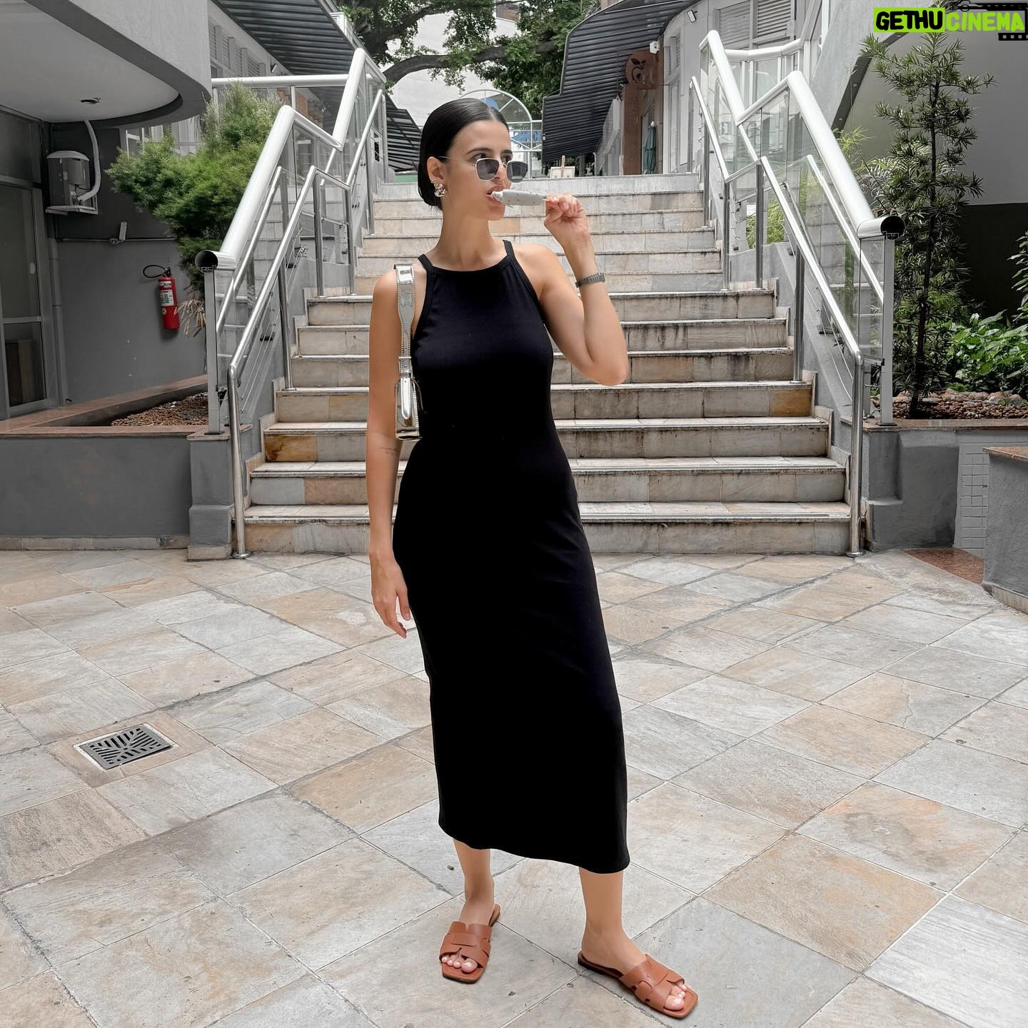 Glenda Loures Instagram - Look do dia pq nem só de bebê sobrevive esse feed 🕶️🤍