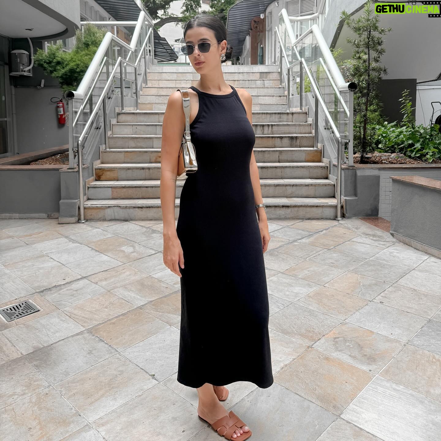Glenda Loures Instagram - Look do dia pq nem só de bebê sobrevive esse feed 🕶️🤍