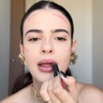 Glenda Loures Instagram - Eu, péssima em maquiagem, não achei nada prático hahahahaha a testa e o queixo super marcados 😂 Mas queria vir testar com vocês ❤️