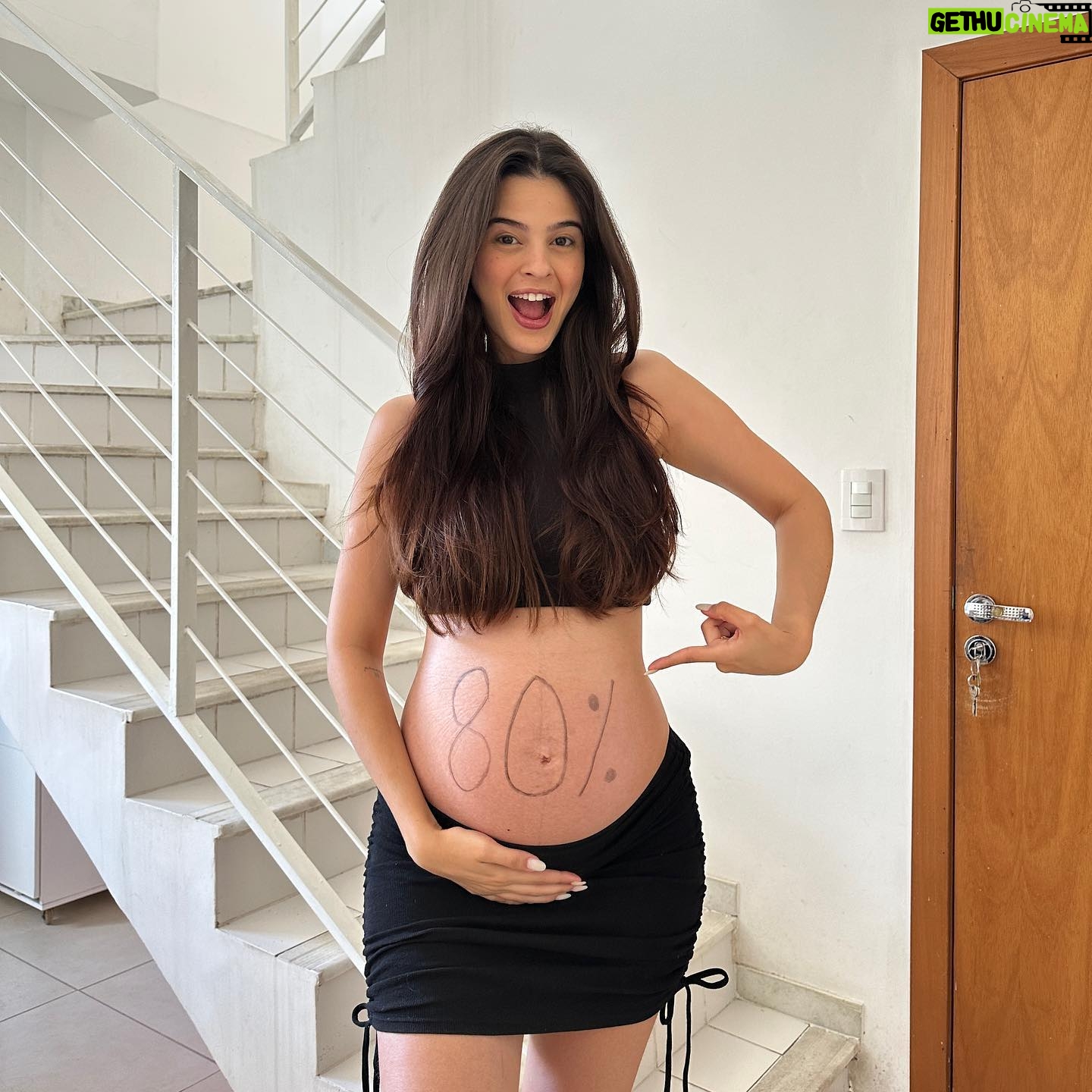 Glenda Loures - 261.2K Likes - Registrando nossa entrada no oitavo mês com a famosa linha nigra nascendo!! Tamo quase família 🤰👶