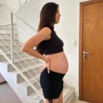 Glenda Loures Instagram - Registrando nossa entrada no oitavo mês com a famosa linha nigra nascendo!! Tamo quase família 🤰👶