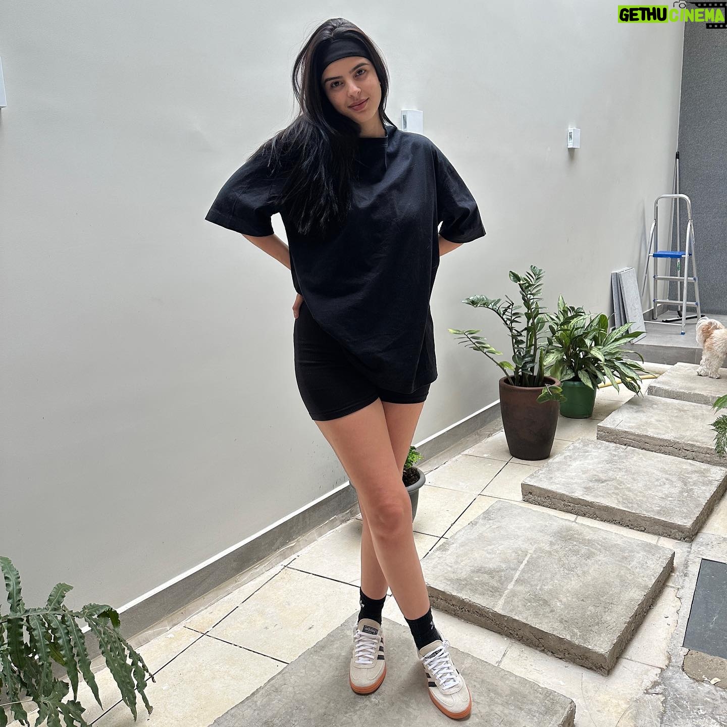 Glenda Loures Instagram - Vocês não sabiam mas eu jogo futebol 😂 Estreiando meu adidas hoje