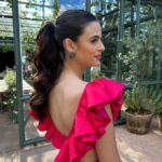 Glenda Loures Instagram - Ready ✨ Vestido: @atelierninagabriela Penteado: @larissanooman