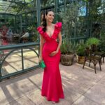 Glenda Loures Instagram - Ready ✨ Vestido: @atelierninagabriela Penteado: @larissanooman