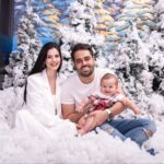 Glenda Loures Instagram – Aproveitando o final do dia pra ainda soltar esse ensaio de Natal com neneco 🎄🤍