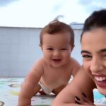 Glenda Loures Instagram - Longe de mim romantizar a maternidade. Existe perrengue no dia a dia, mas meu Deus, como existe alegria. Tem algo de mágico em ver um ser que você ama, aprendendo coisas novas, conquistando habilidades e conhecendo o mundo. Matteo me fez transformou de uma forma que não sabia que era possível 💙 E fica o registro gostoso dessa nova fase linda! A melhor até então, e eu sei que é só começo.