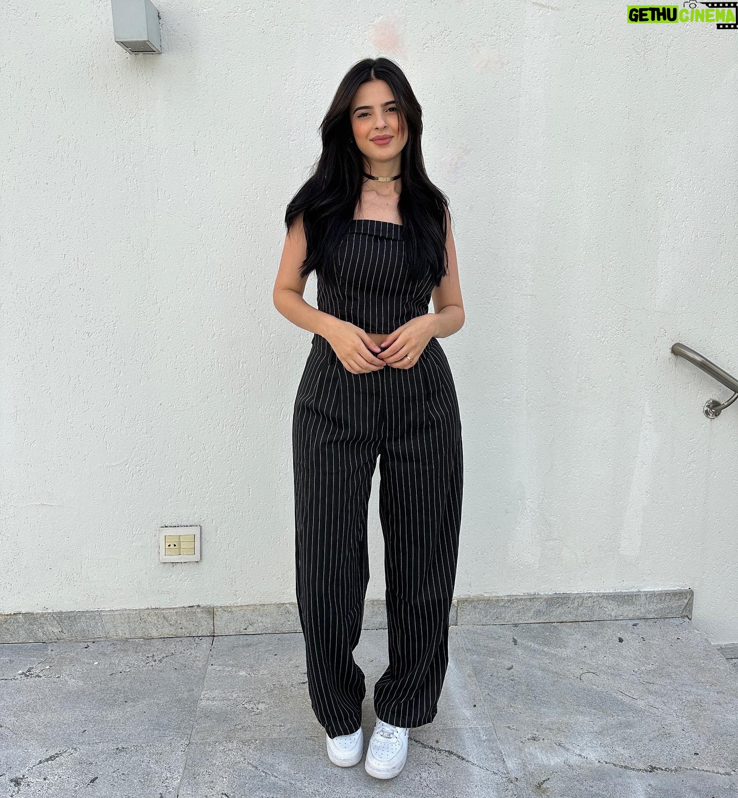 Glenda Loures Instagram - Saudades de um look por aqui 🖤🤍