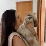 Glenda Loures Instagram – Um diia com muito alegria por aqui pq é dia de passeio com a Chanel. 🐾 Sabe a segurança que o seu animalzinho precisa? Eu uso os produtos da @patasdeluxooficial e olha, são incríveis. Além dos produtos serem lindos eles trazem todo o cuidado para o seu melhor amigo! 
•
A cadeira de carro para pet é muito segura e me deixa bem mais tranquila agora. ❤️ E no site da @patasdeluxooficial vocês tem 👉🏻 20% de desconto usando o meu cupom Glenda20  #Publicidade