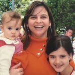 Glenda Loures Instagram - 14 de novembro • O dia da minha mãe, melhor amiga, pra muitos a tia Jac, e agora cumprindo de forma tão incrível o novo papel de vovó do Matteo. A pessoa mais animada que conheço, topa tudo, alma jovem e sempre disposta pra qualquer coisa hahah • Depois que virei mãe, meus olhos pra minha mãe mudaram muito. A gente começa a entender tanta coisa. E ter minha mãe comigo nesse momento da minha vida, é muito mais do que pedi a Deus. Além de cuidar do Matteo, ela nunca esqueceu de cuidar de mim, como tem feito com tanto amor ao longo dos meus 29 anos. • Mae, te amo demais, obrigada por tanto. Que seu dia seja maravilhoso como você é. Deus foi bom comigo me dando você ❤️🎉🎂 • Aproveita seu dia 😍😍😍