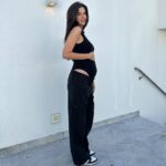 Glenda Loures Instagram - Olha só quem se adaptou com a cargo parachute, ou jogger, ou tectel, o nome que você quiser dar aí 😂✔️ A gente vai se virando pra entrar nas roupas e é isso