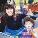 Glenda Loures Instagram - 14 de novembro • O dia da minha mãe, melhor amiga, pra muitos a tia Jac, e agora cumprindo de forma tão incrível o novo papel de vovó do Matteo. A pessoa mais animada que conheço, topa tudo, alma jovem e sempre disposta pra qualquer coisa hahah • Depois que virei mãe, meus olhos pra minha mãe mudaram muito. A gente começa a entender tanta coisa. E ter minha mãe comigo nesse momento da minha vida, é muito mais do que pedi a Deus. Além de cuidar do Matteo, ela nunca esqueceu de cuidar de mim, como tem feito com tanto amor ao longo dos meus 29 anos. • Mae, te amo demais, obrigada por tanto. Que seu dia seja maravilhoso como você é. Deus foi bom comigo me dando você ❤️🎉🎂 • Aproveita seu dia 😍😍😍