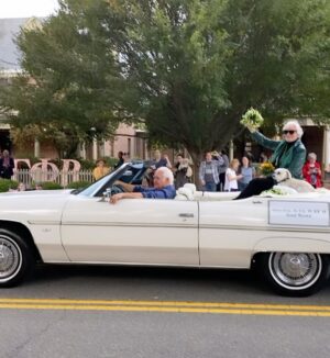 Glenn Close Instagram - And TODAY we were the Grand Marshals in the HOMECOMING PARADE! 
@william_and_mary 
#williamandmaryhomecoming #dogsinparades @colonialwmsburg #colonialwilliamsburg