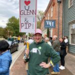 Glenn Close Instagram – And TODAY we were the Grand Marshals in the HOMECOMING PARADE!
@william_and_mary
#williamandmaryhomecoming #dogsinparades @colonialwmsburg #colonialwilliamsburg