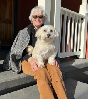 Glenn Close Instagram - The Pip and I are off on another adventure!! Additional shooting on BACK IN ACTION with the fabulous JAMIE FOX and the equally fabulous CAMERON DIAZ. Pip@is ready to fill his usual role of Emotional Support Producer. 
#jamiefox #camerondiaz #sirpippinofbeanfield 
@lafayette148ny 
@carhartt