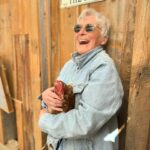 Glenn Close Instagram - Purl, one of "The Girls", should go into standup comedy! She cracks me up. #chicken #chickens #chickenhumor #chickensofinstagram #chickenlife