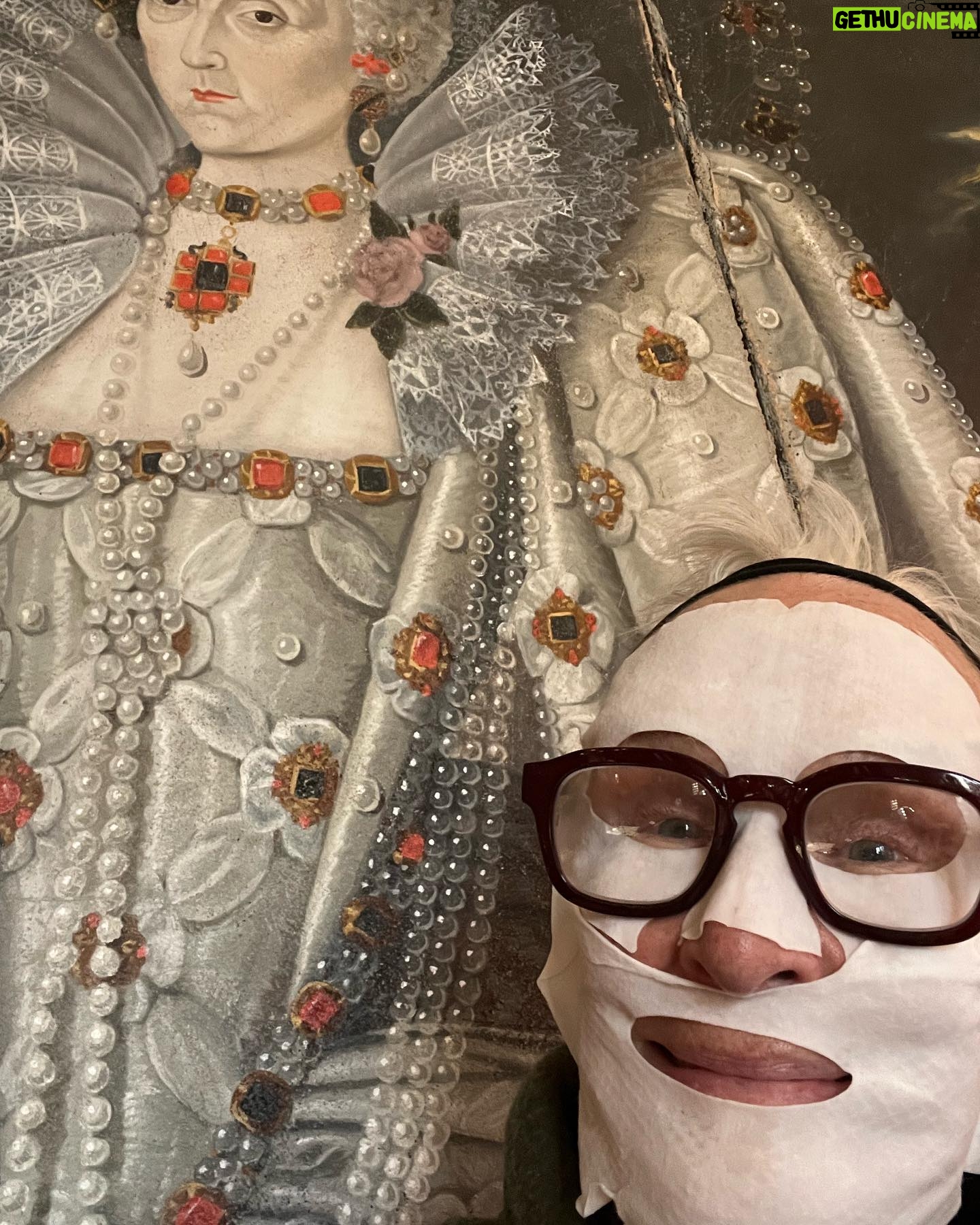 Glenn Close Instagram - What better time to slap on a facial mask than when addressing holiday cards and being profligate with stickers, while Pip rests with his French fries! Life goes on...thank goodness. There's a bluebird sky today. LOVE TO ALL.