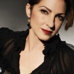 Gloria Estefan Instagram – Join these incredible and inspiring women leaders for a free Fireside Chat on February 21. NWS Trustee @saraharison talks music, leadership, business and more with @gloriaestefan, Dr. @tkmusiq and @chandrikatandon. This free event also includes a live performance by @fellowsofnws.

🎟️ RSVP at nws.edu/fireside
_________________

Únete a estas increíbles e inspiradoras mujeres líderes para una charla gratuita el 21 de febrero. La fiduciaria de NWS, Sarah Arison, hablará sobre música, liderazgo, negocios y más con Gloria Estefan, la Dra. Tammy Kernodle y Chandrika Tandon. Este evento gratuito también incluye un concierto en vivo de los NWS Fellows.

🎟️ Confirma tu asistencia en nws.edu/fireside