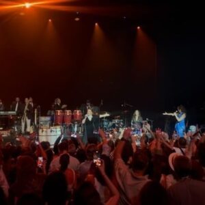Gloria Estefan Instagram - Azúcar!!!! What a great night! @sheilaedrummer thank you for having me and 👏👏 a big round of applause to @mimysuccar and the incredible musicians on stage tonight and everyone who came out!!! Everyone check out #Bailar the Sheila E record coming out April 5th! #bembacolora ¡¡¡¡¡¡Al Azúcar!!!! ¡Qué gran noche! @Sheilaedrummer gracias por invitarme 👏👏 ¡¡¡un gran aplauso a los increíbles músicos en el escenario esta noche y a todos en el público!!! #Bailar el disco de Sheila E que saldrá el 5 de abril! #bembacolora