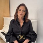 Gloria Estefan Instagram – We were thrilled to have Gloria Estefan, Sarah Arison, Dr. Tammy Kernodle, and Chandrika Tandon tonight at the second New World Symphony’s Fireside Chat with Inspiring Women Leaders. Check our stories to relive this enriching night!

____________

Estamos emocionados de tener a Gloria Estefan, Sarah Arison, la Dra. Tammy Kernodle y Chandrika Tandon esta noche en el segundo “Fireside Chat” de la New World Symphony con Inspiradoras Líderes Mujeres. ¡Revisa nuestras historias para revivir esta enriquecedora noche!

#NewWorldSymphony #GloriaEstefan #Miami #MiamiBeach