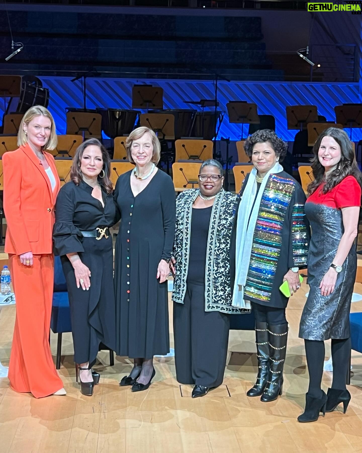 Gloria Estefan Instagram - What an amazing and inspiring night with these incredible women! I was honored to be a part of this chat and help motivate the next generation of female musicians!! Thank you @nwsymphony for hosting us and for bringing such beautiful art to our community! ¡Qué noche tan increíble e inspiradora con estas mujeres increíbles! ¡Me sentí honrado de formar parte de este charla y ayudar a motivar a la próxima generación de músicos! ¡Gracias @nwsymphony por recibirnos y por traer arte tan hermoso a nuestra comunidad!