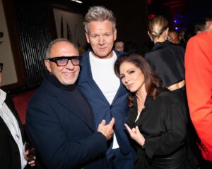Gloria Estefan Instagram - Congratulations to @gordongram on @luckycatbygordonramsay Welcome to #SouthBeach we are so happy your here!! #Yummmmm Felicidades a @gordongram en @luckycatbygordonramsay ¡Bienvenido a #SouthBeach, estamos muy contentos de que estés aquí! #QueRico