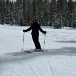 Gloria Estefan Instagram - It was such a great vacation that @sasha_argento_estefan had to be dragged off the mountain⛷️🤣✌️❤️🎶 Estuvieron tan buenas las vacaciones que hubo que arrastrar a Sasha para que bajara de la montaña! 🥰⛷️🥰⛷️🥰⛷️