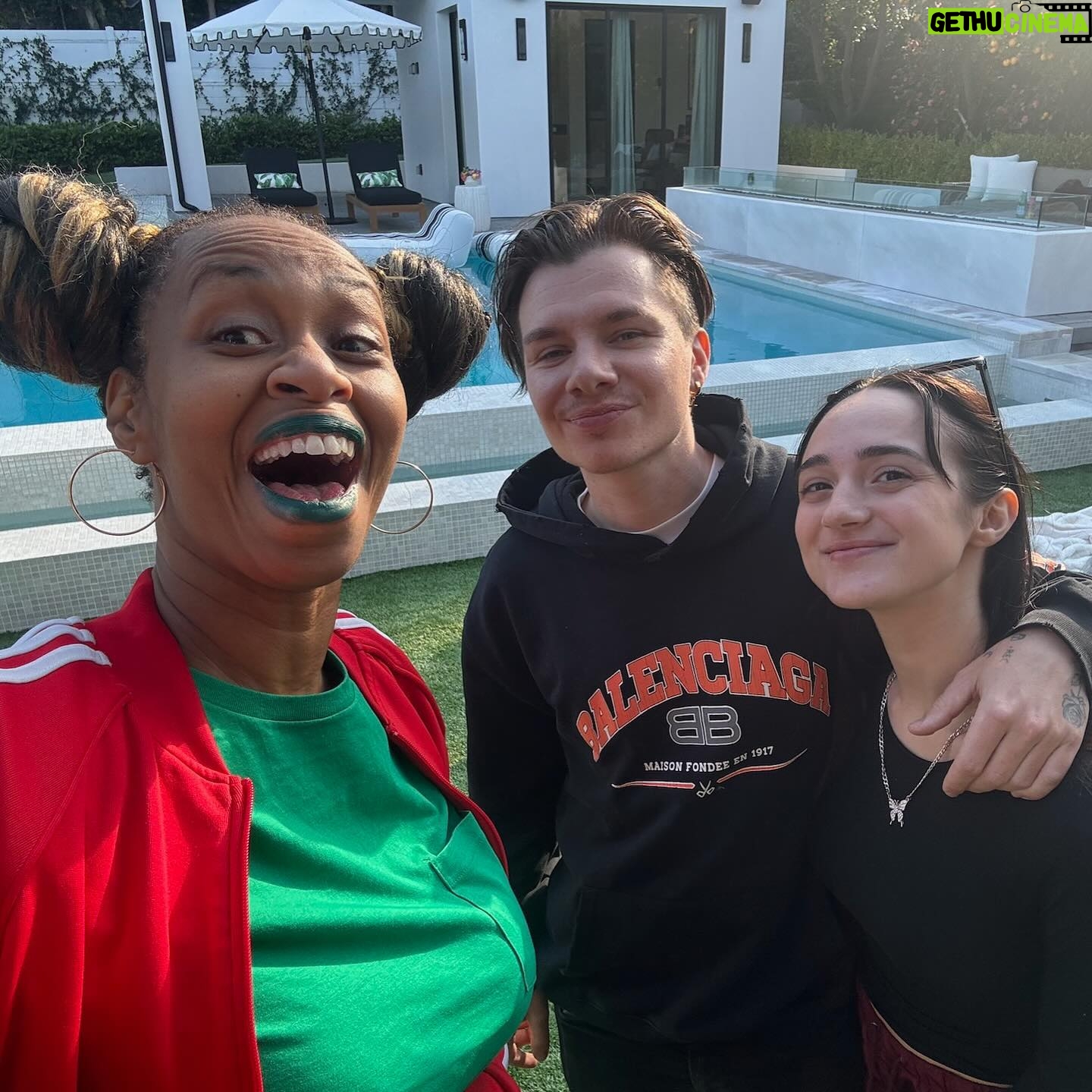 Glozell Green - 3.6K Likes - I had a very fun time creating content with these wonderful people thanks to @rosannapansino 💚 Always fun to see my OG YouTube friends and also make some new ones xoxo