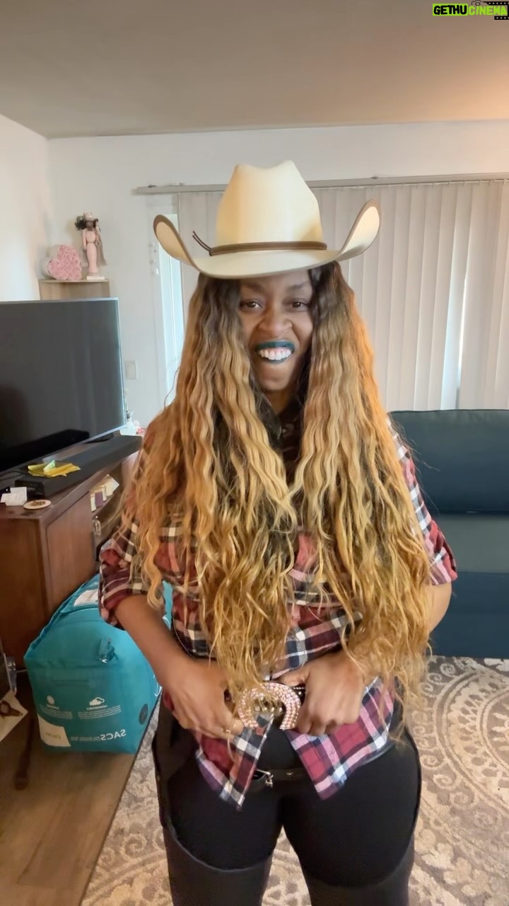 Glozell Green Instagram - GloYoncĂ© goes country! Yee haw! đ€