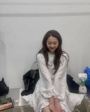 Go Ara Instagram - 촬영중🪽🦋🩵