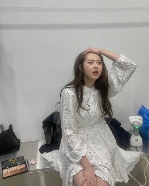 Go Ara Instagram - 촬영중🪽🦋🩵