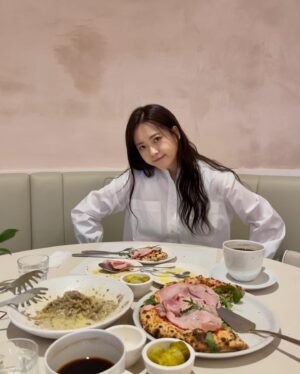 Go Ara Instagram - 냠 🤍🥛