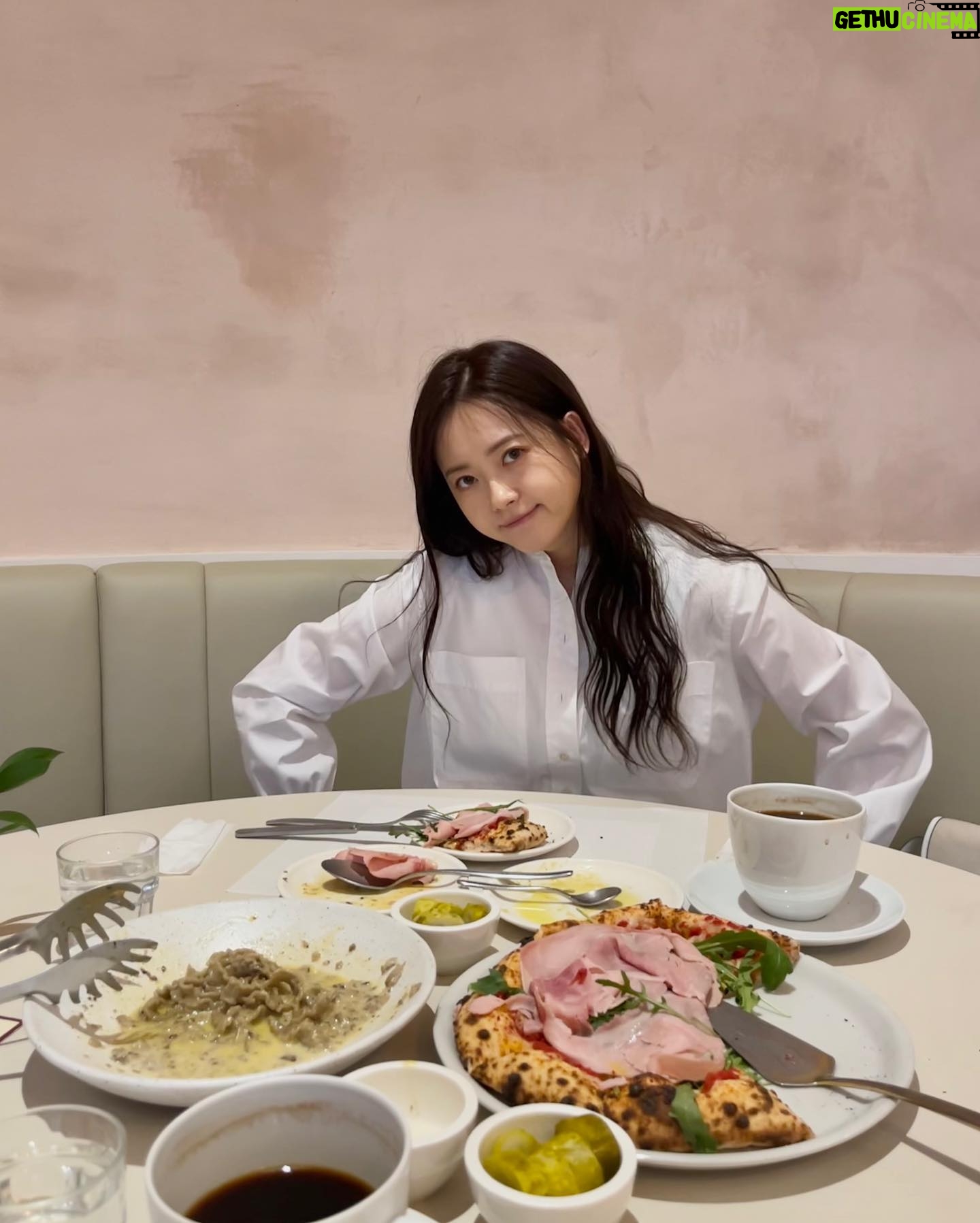 Go Ara - 66.4K Likes - 냠 🤍🥛