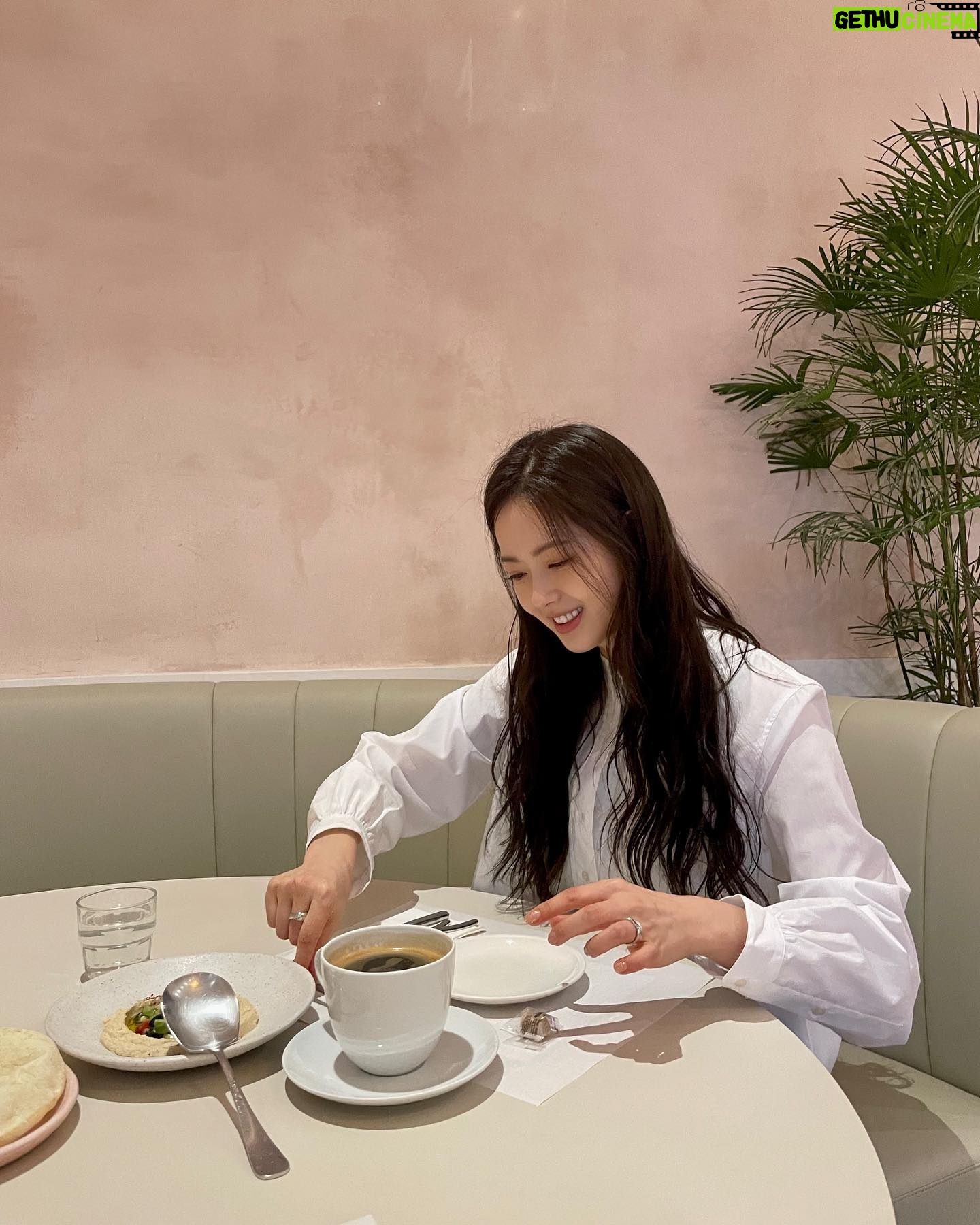 Go Ara - 66.4K Likes - 냠 🤍🥛