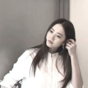 Go Ara Instagram - #귀공자#무대뒤#야무진입술 😘