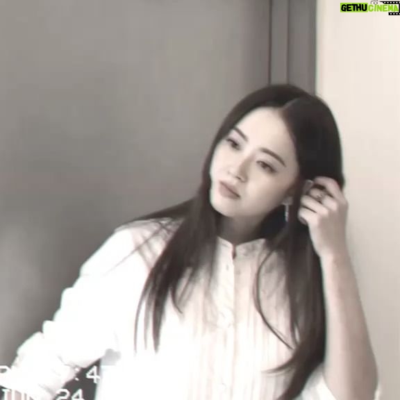 Go Ara - 115.5K Likes - #귀공자#무대뒤#야무진입술 😘