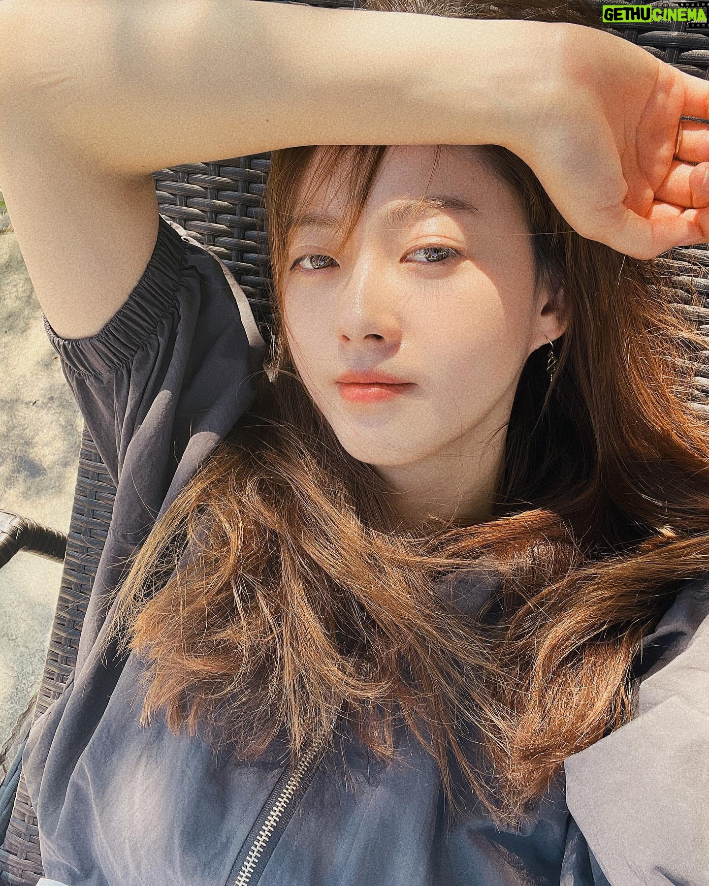 Go Ara - 68.1K Likes - #오늘#아침 ❤️💕#눈부신#햇살 😌💕♥️💕#환절기#일교차#감기#조심하세요 ♥️💕😘
