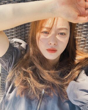 Go Ara Instagram - #오늘#아침 ❤️💕#눈부신#햇살 😌💕♥️💕#환절기#일교차#감기#조심하세요 ♥️💕😘
