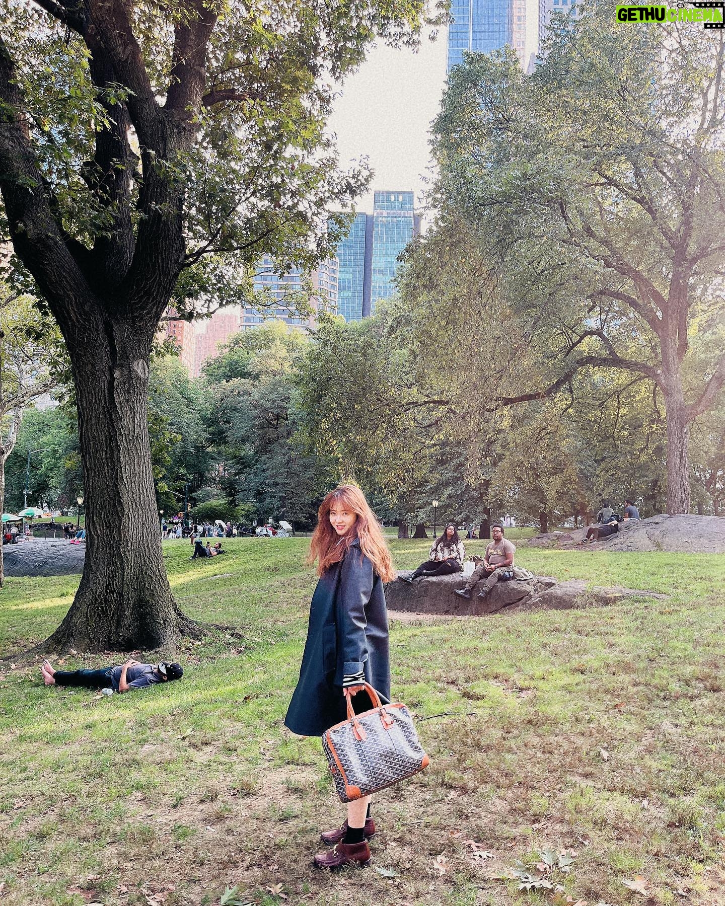 Go Ara - 59.9K Likes - #centralpark#hi#newyork#happytime#time ♥️💕🎁💕
#가을 ♥️💕♥️💕