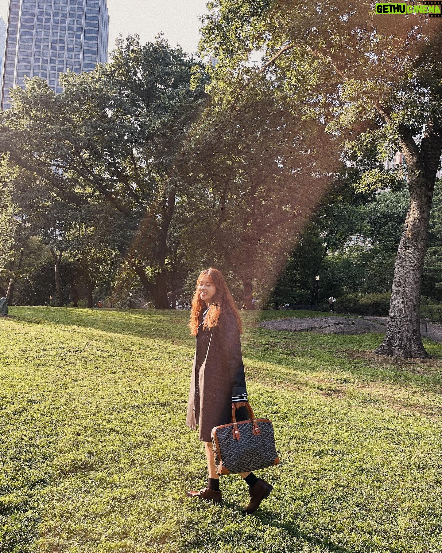 Go Ara - 59.9K Likes - #centralpark#hi#newyork#happytime#time ♥️💕🎁💕
#가을 ♥️💕♥️💕