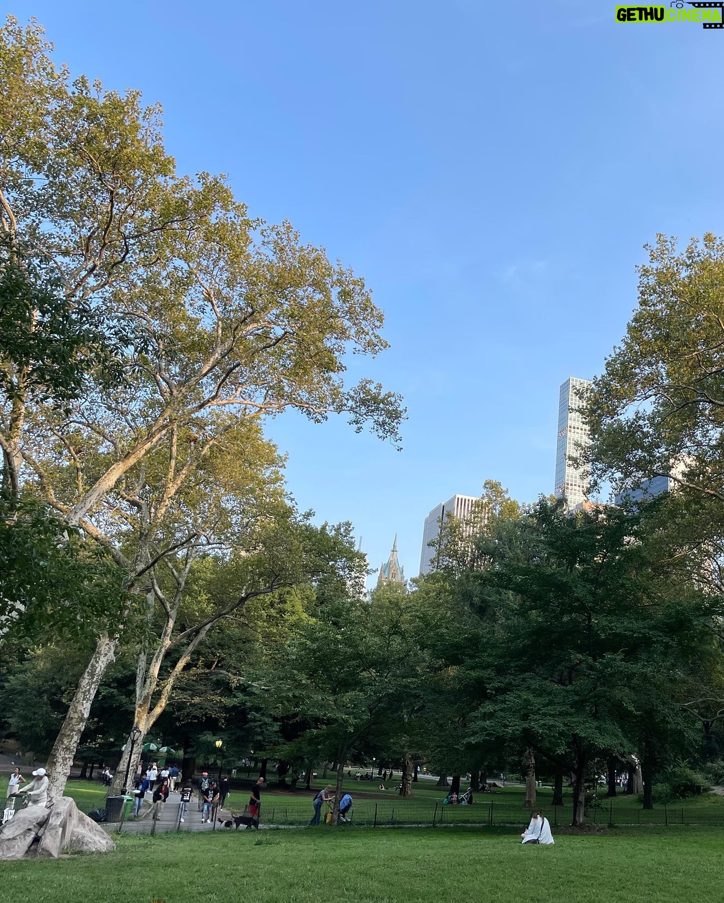 Go Ara - 59.9K Likes - #centralpark#hi#newyork#happytime#time ♥️💕🎁💕
#가을 ♥️💕♥️💕