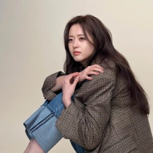 Go Ara Instagram - 🎂💕❤️