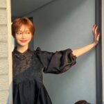 Go Joon-hee Instagram - Who's under me? 🤭 나 한국에서 촬영중이앙 ❣️