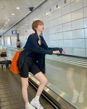 Go Joon-hee Instagram - 중국판 “그녀는 예뻤다” ‘혜진’역을 맡았던 
❤️중국스타 Dilireba 공항에서 만났다
🤭🤭🤭

Dilireba 안녕?
나는 한국판 ”그녀는 예뻤다“ ‘ 민하리‘야 😋😋😋