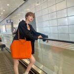 Go Joon-hee Instagram - 중국판 “그녀는 예뻤다” ‘혜진’역을 맡았던 ❤️중국스타 Dilireba 공항에서 만났다 🤭🤭🤭 Dilireba 안녕? 나는 한국판 ”그녀는 예뻤다“ ‘ 민하리‘야 😋😋😋