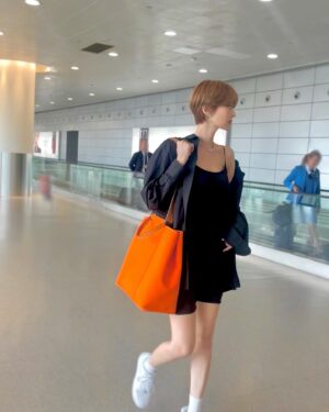Go Joon-hee Instagram - 중국판 “그녀는 예뻤다” ‘혜진’역을 맡았던 
❤️중국스타 Dilireba 공항에서 만났다
🤭🤭🤭

Dilireba 안녕?
나는 한국판 ”그녀는 예뻤다“ ‘ 민하리‘야 😋😋😋