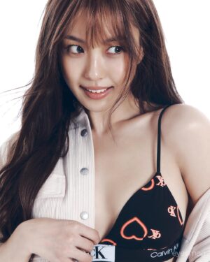 Go Min-si Instagram - @calvinklein 

♥️

@eyesmag 

#광고 #CKforU  #CalvinKlein #캘빈클라인언더웨어 #캘빈클라인 #eyesmag