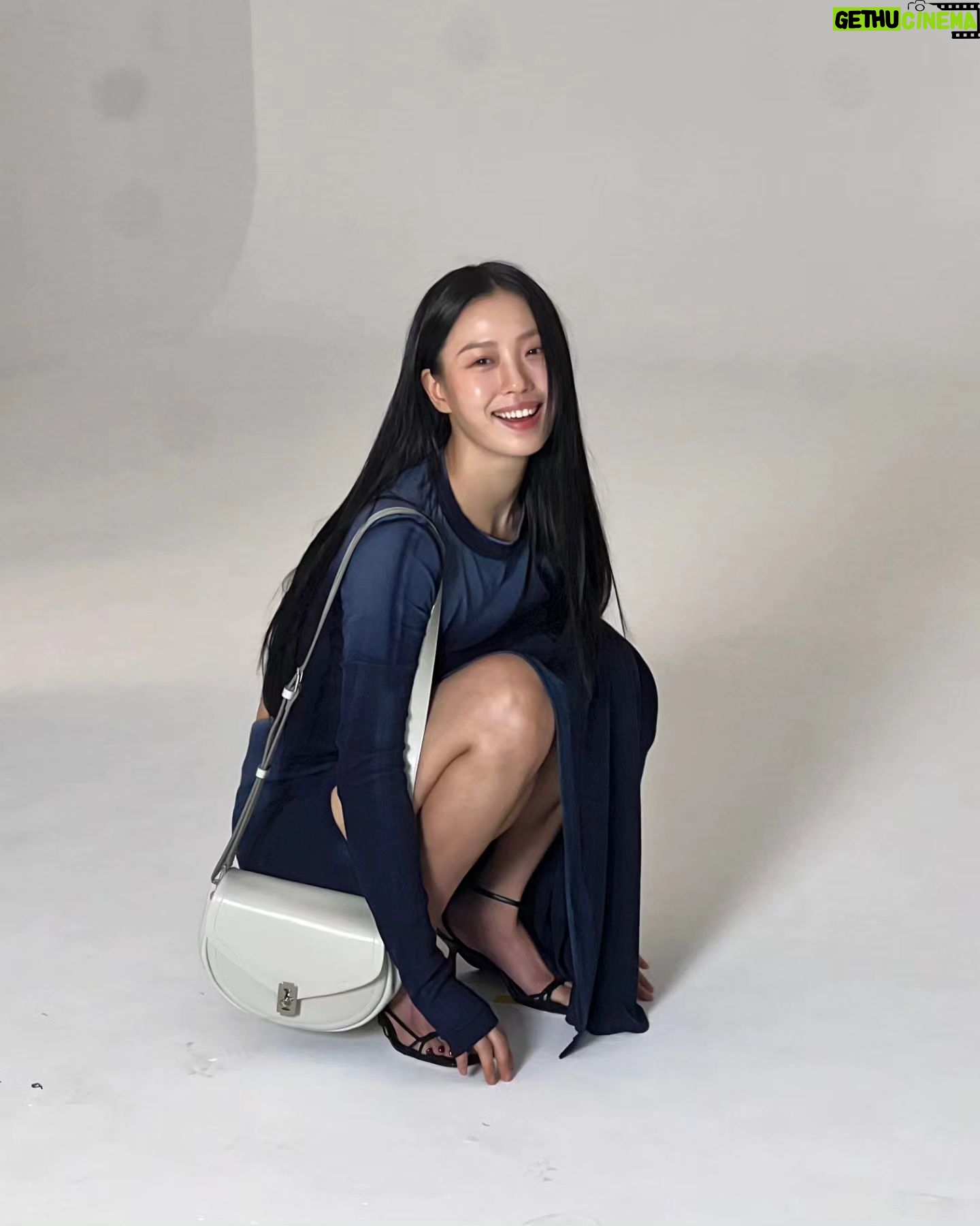 Go Min-si Instagram - 아찔한 마감일 그럼에도 불구하고 사랑으로 채워가는 4월