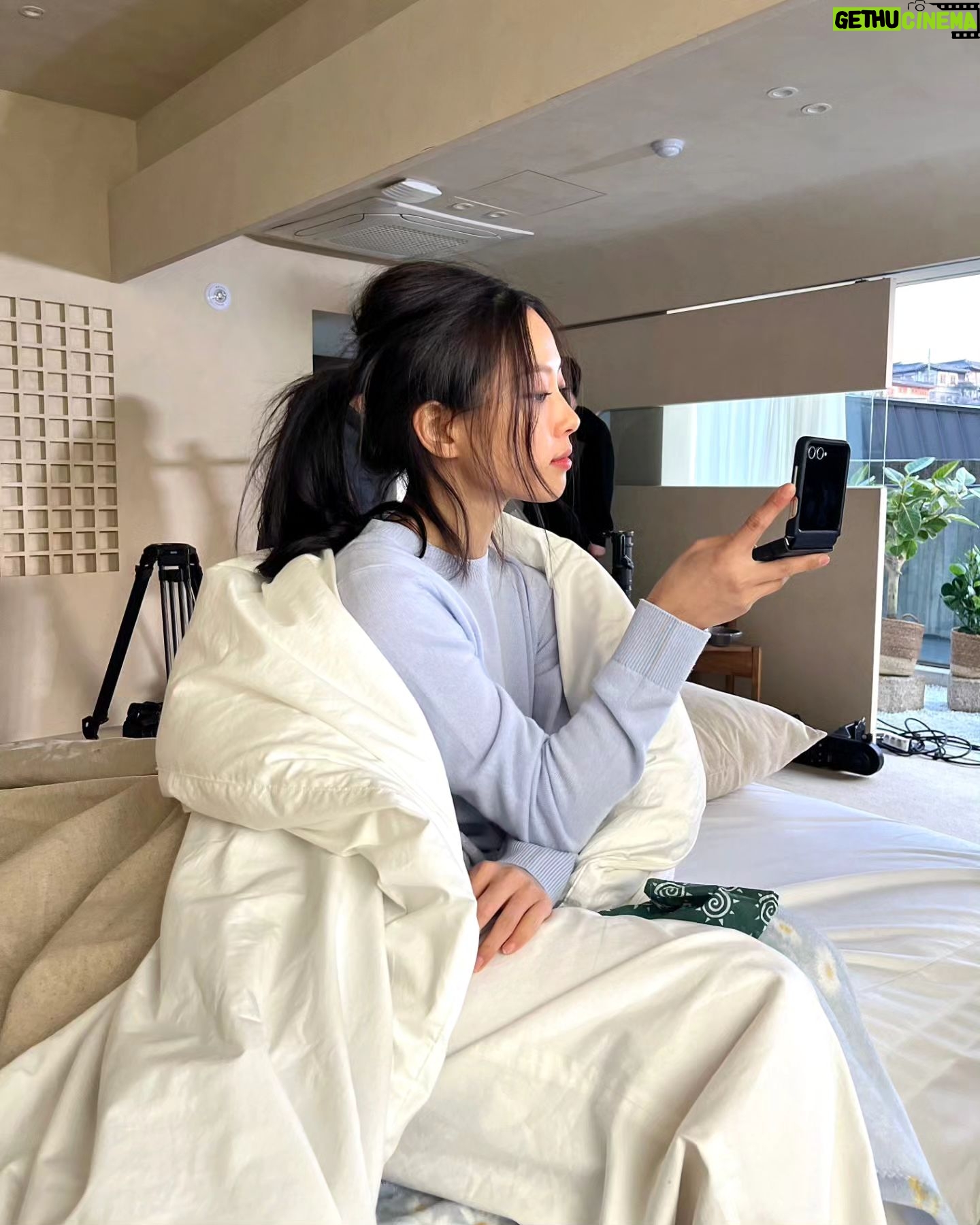 Go Min-si Instagram - 귀엽고 깜찍하게 모닝이즈백 비하인드 @official_morningisback